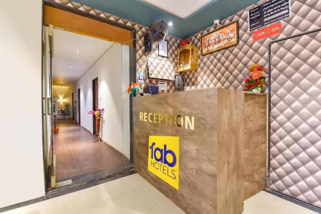 Nidhivan Hotel And Rooms Surat Exterior foto