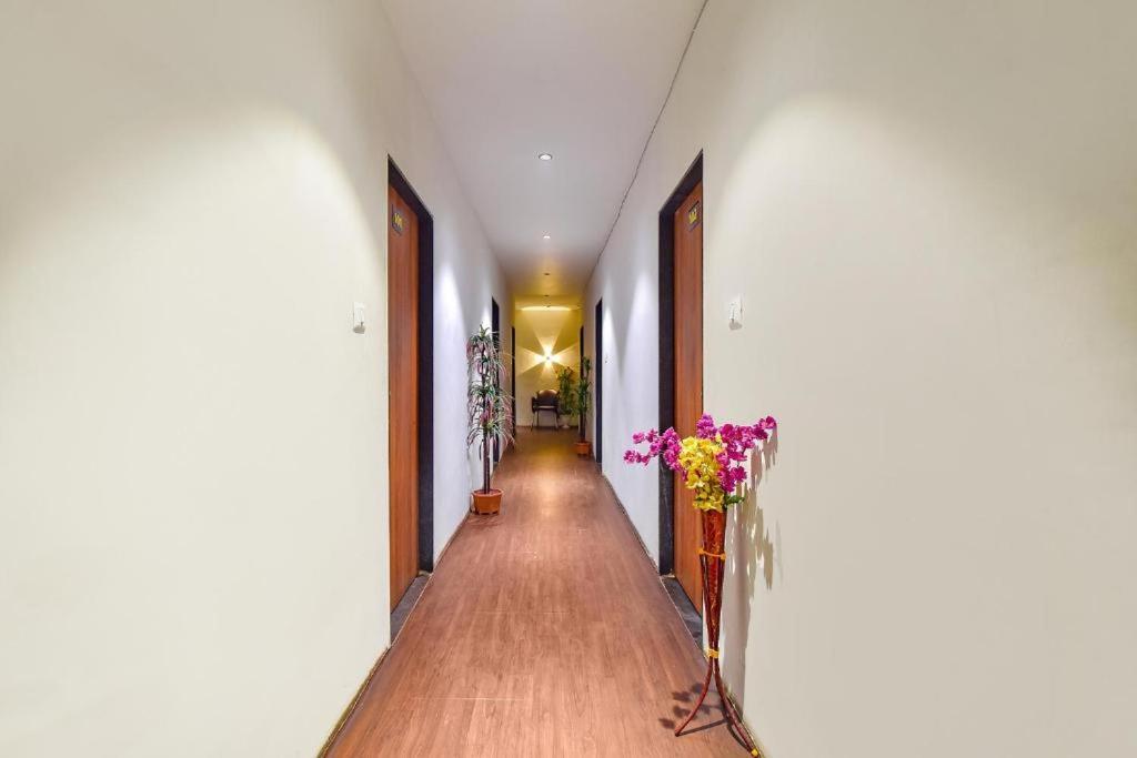 Nidhivan Hotel And Rooms Surat Exterior foto